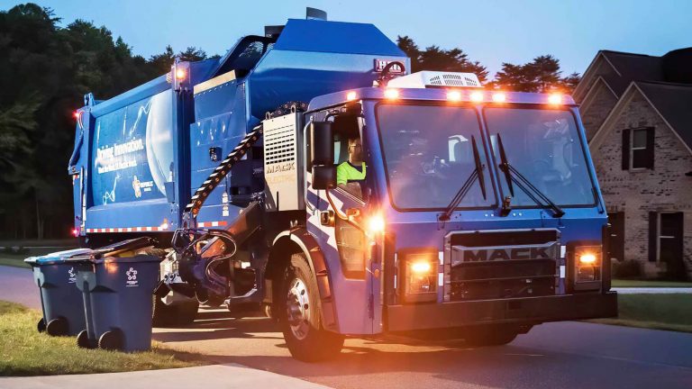 Republic Services gets electric sideload garbage truck from Heil Environmental