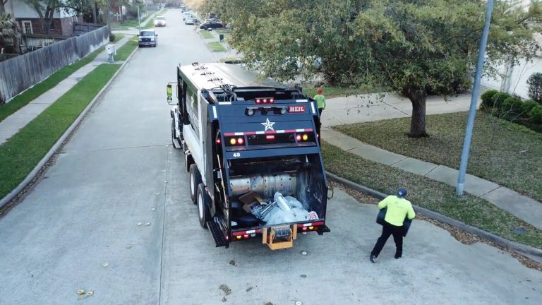 Texas Pride Disposal Heil DuraPack 5000 rear load garbage truck video