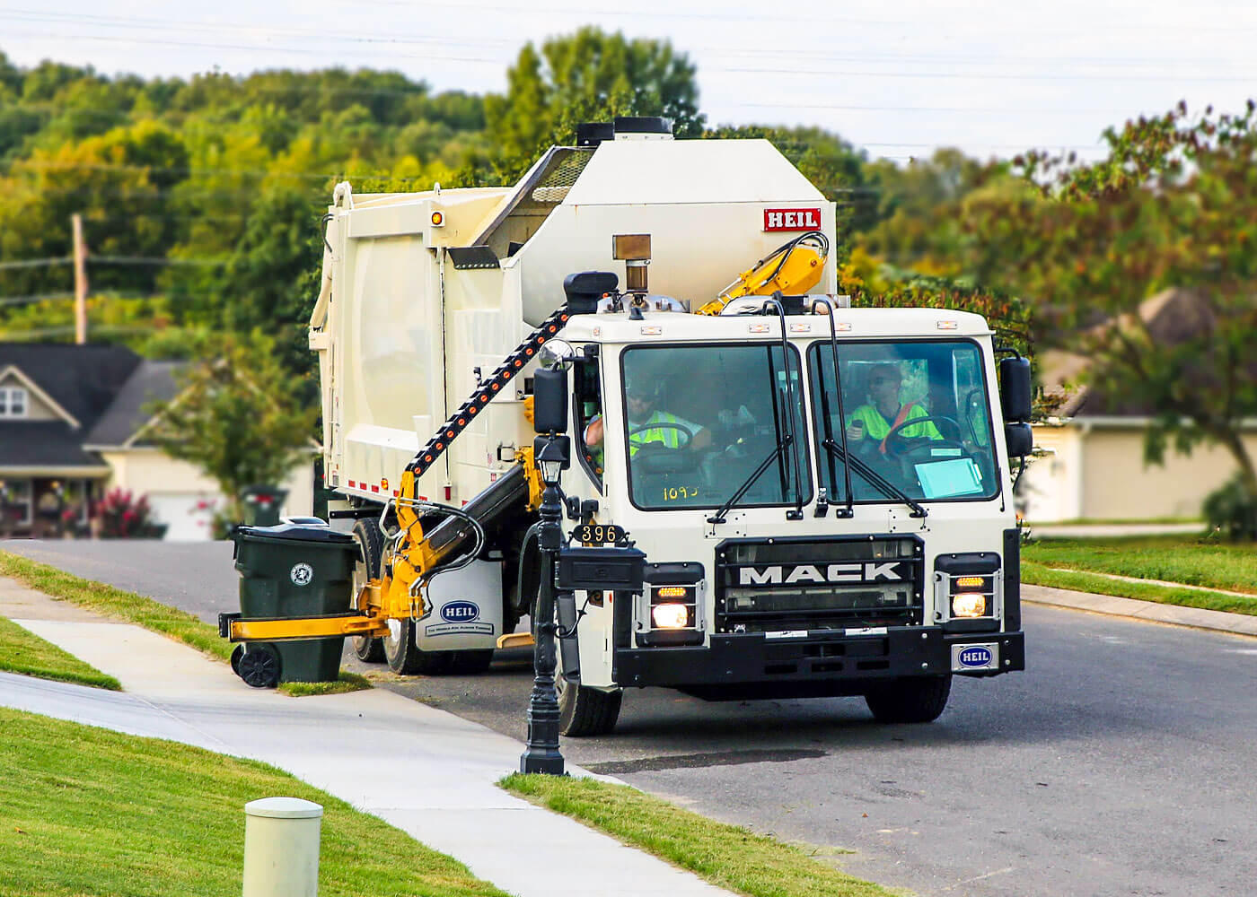 Automated Side Load Garbage Trucks CommandSST Sideloader Body