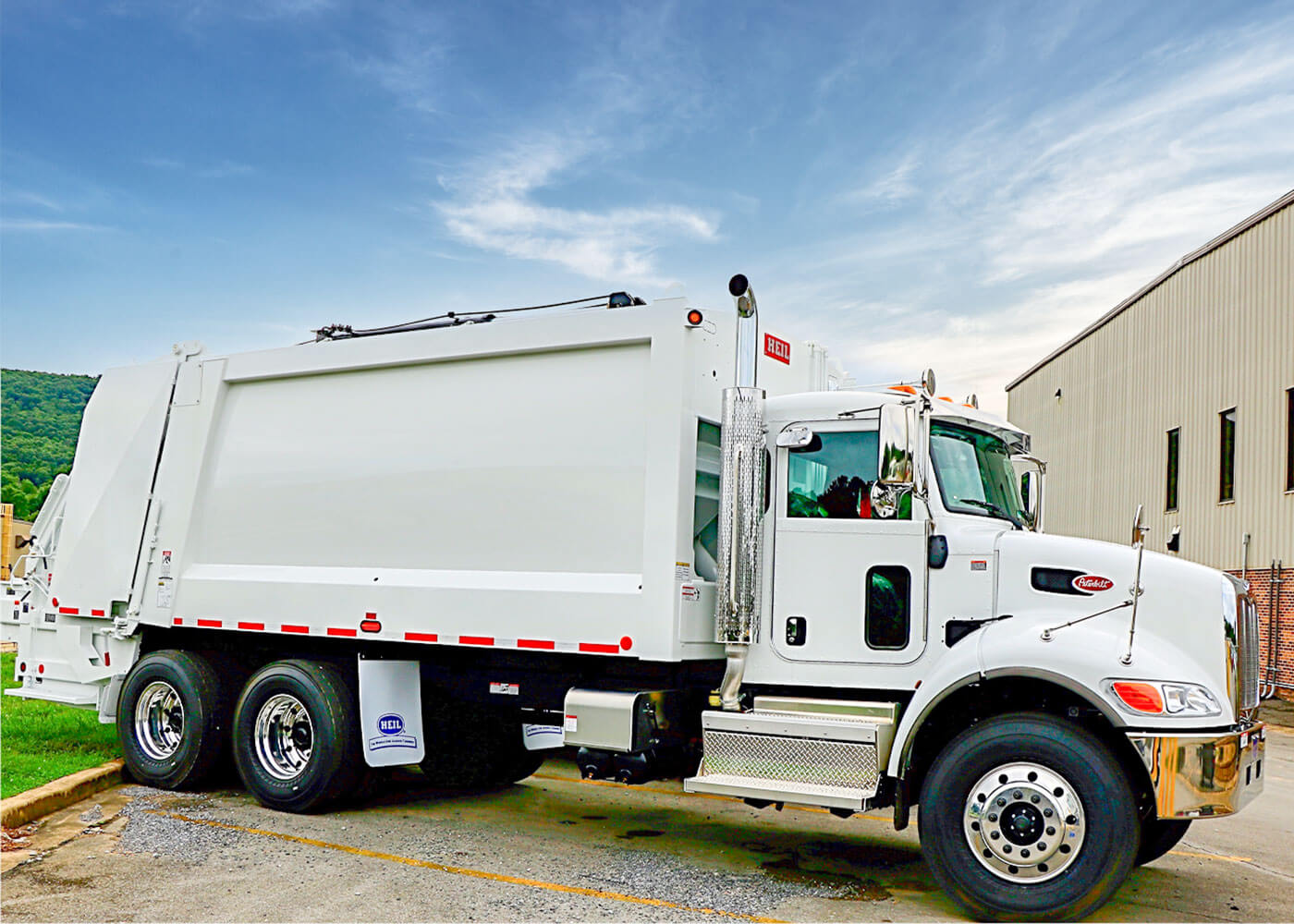 DuraPack 5000 rearload garbage truck from Heil
