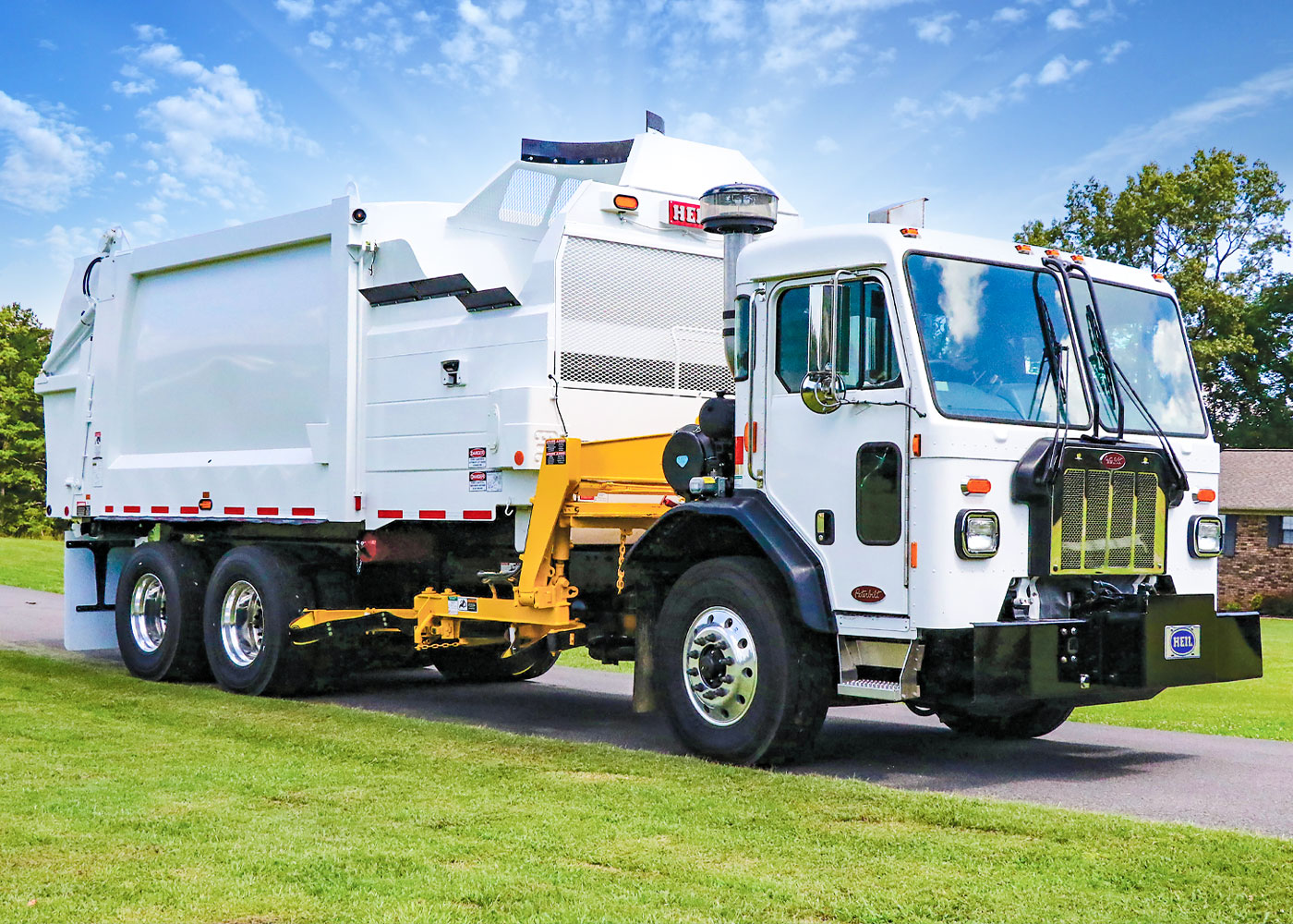 Automated Side Load Garbage Trucks 