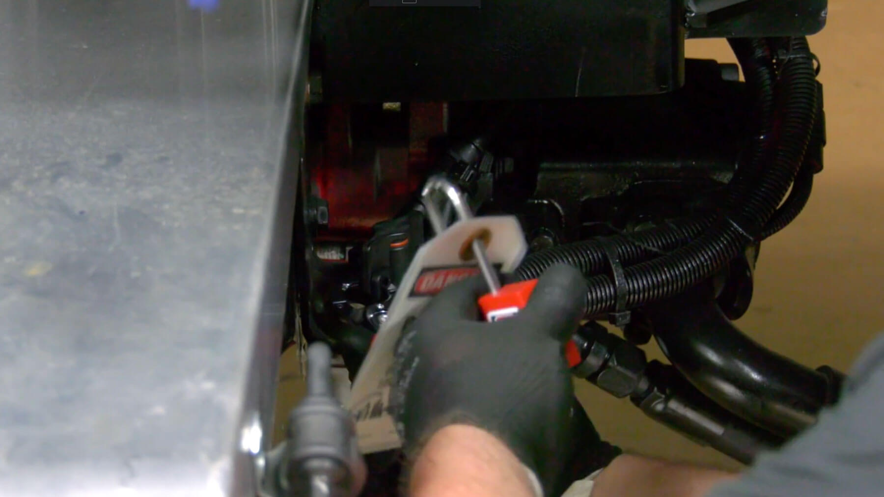 How to lockout tagout a Heil Garbage Truck during service video