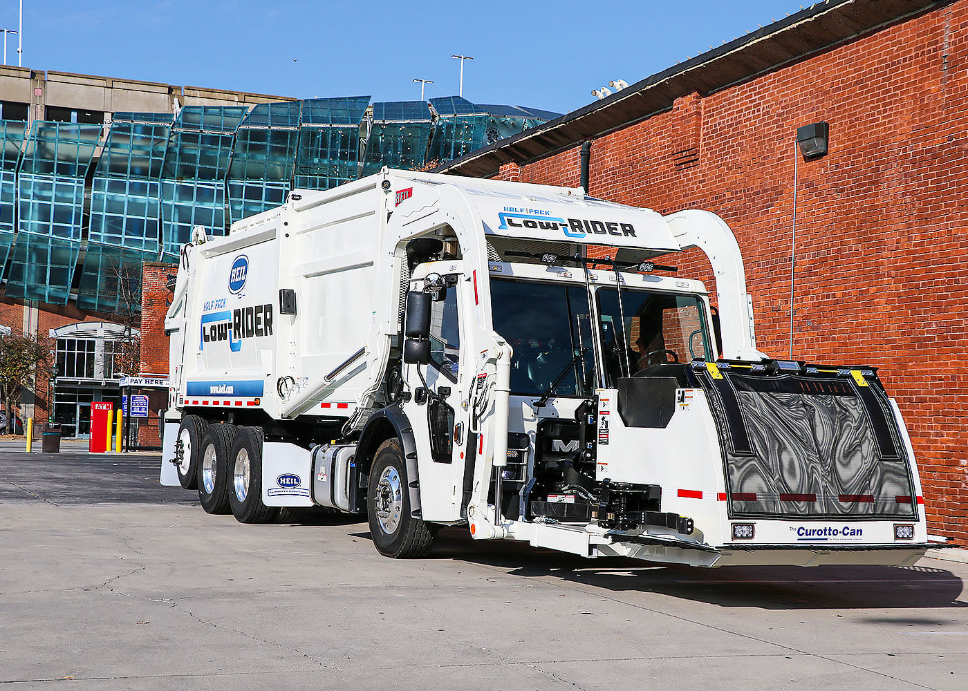 Low Rider frontload garbage trucks with low height for residential trash routes