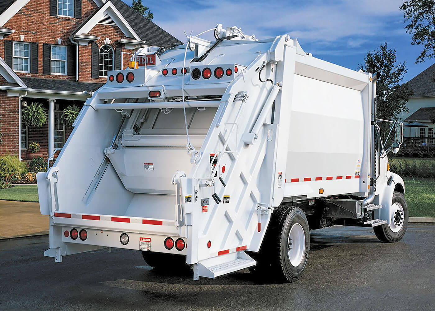 PT1000 Rear Loading Garbage Trucks for single axle chassis