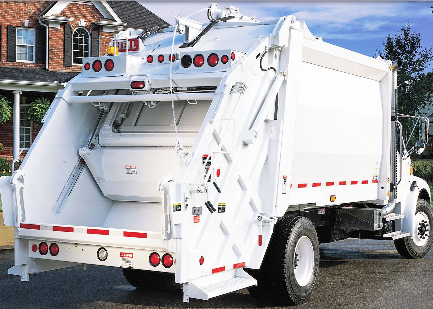 PT1000 Rear Load Garbage Trucks