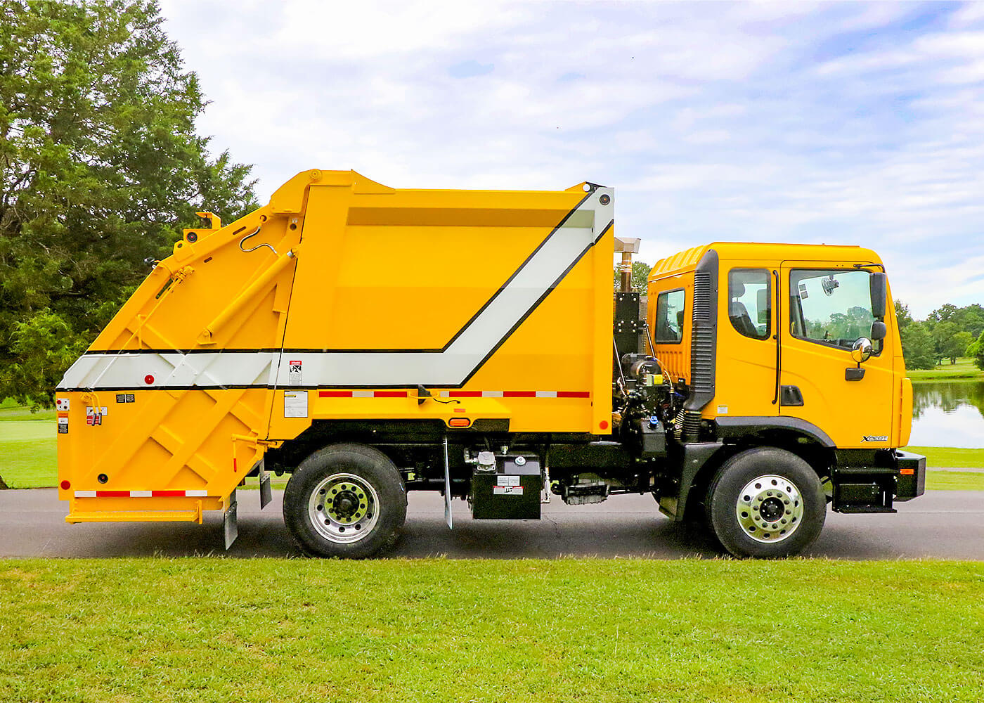 PT1000 Rearload Trash Trucks from Heil with Single Axle