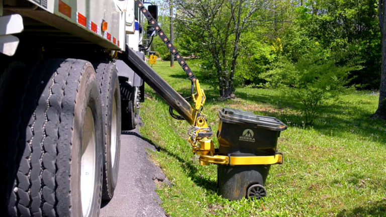 Sidload Garbage Truck for Above or Below Grade Can Pickup