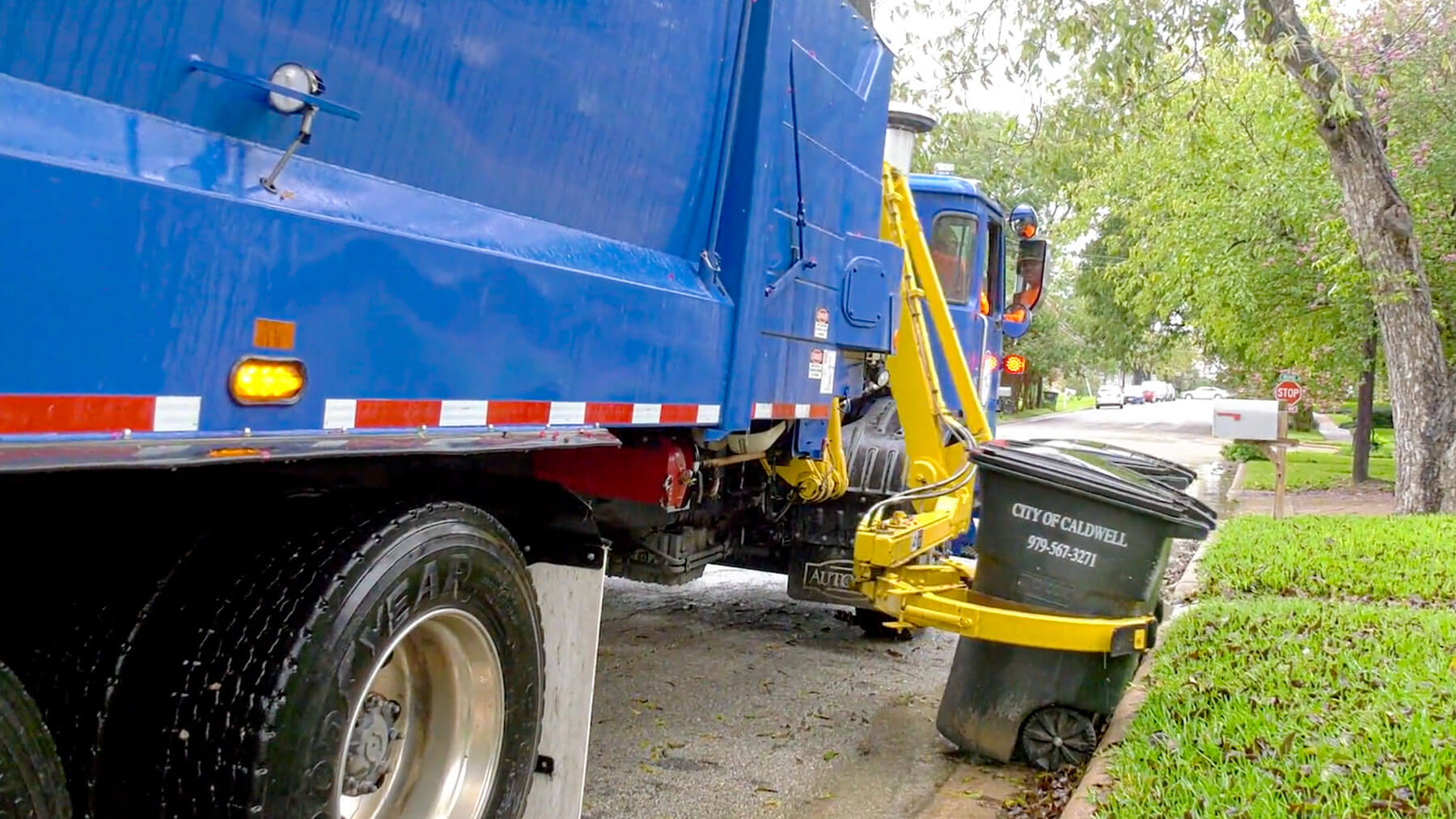 City of Caldwell Texas Durapack Python Sideload Garbage truck video